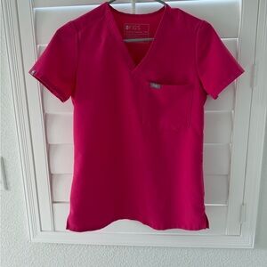 💕💕 Figs Women's Catarina Bright Pink Short Sleeve Top